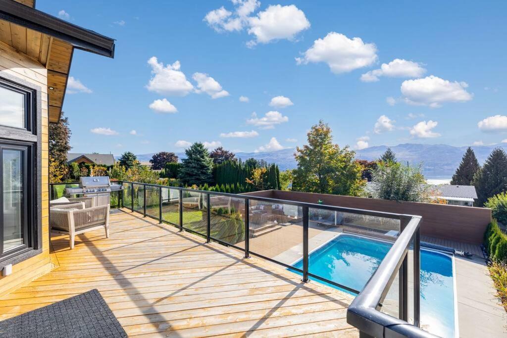 Luxurious 5 Bedroom House With Pool & Sauna Вест-Келовна Екстер'єр фото