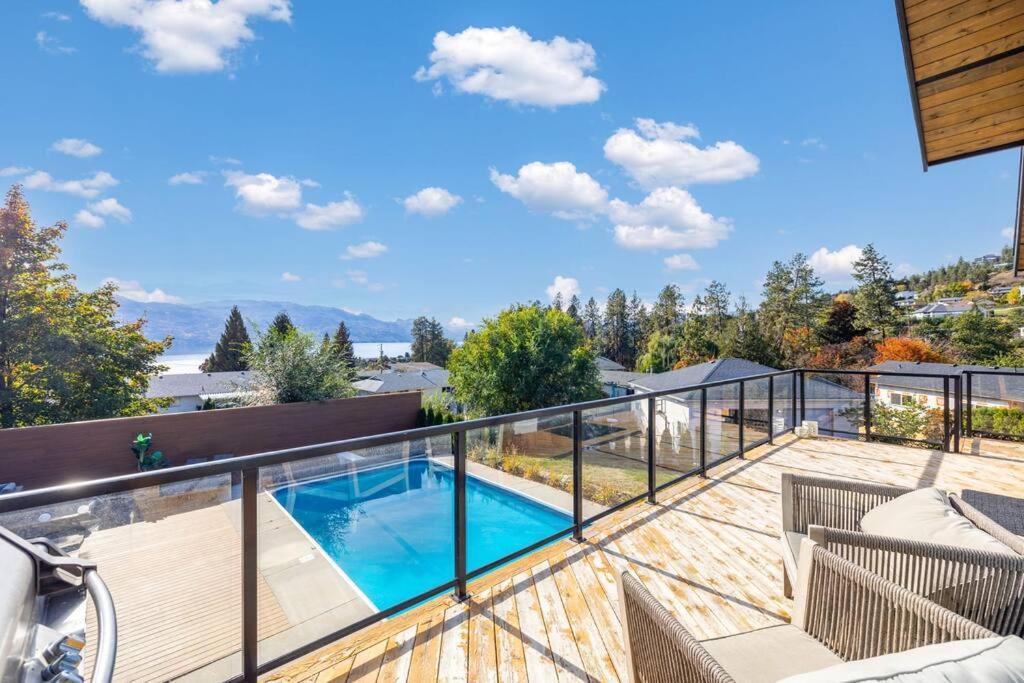 Luxurious 5 Bedroom House With Pool & Sauna Вест-Келовна Екстер'єр фото
