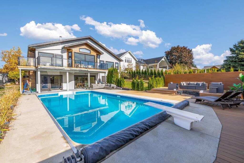 Luxurious 5 Bedroom House With Pool & Sauna Вест-Келовна Екстер'єр фото