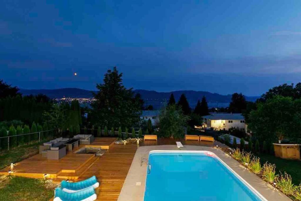 Luxurious 5 Bedroom House With Pool & Sauna Вест-Келовна Екстер'єр фото