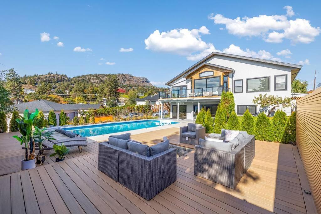 Luxurious 5 Bedroom House With Pool & Sauna Вест-Келовна Екстер'єр фото