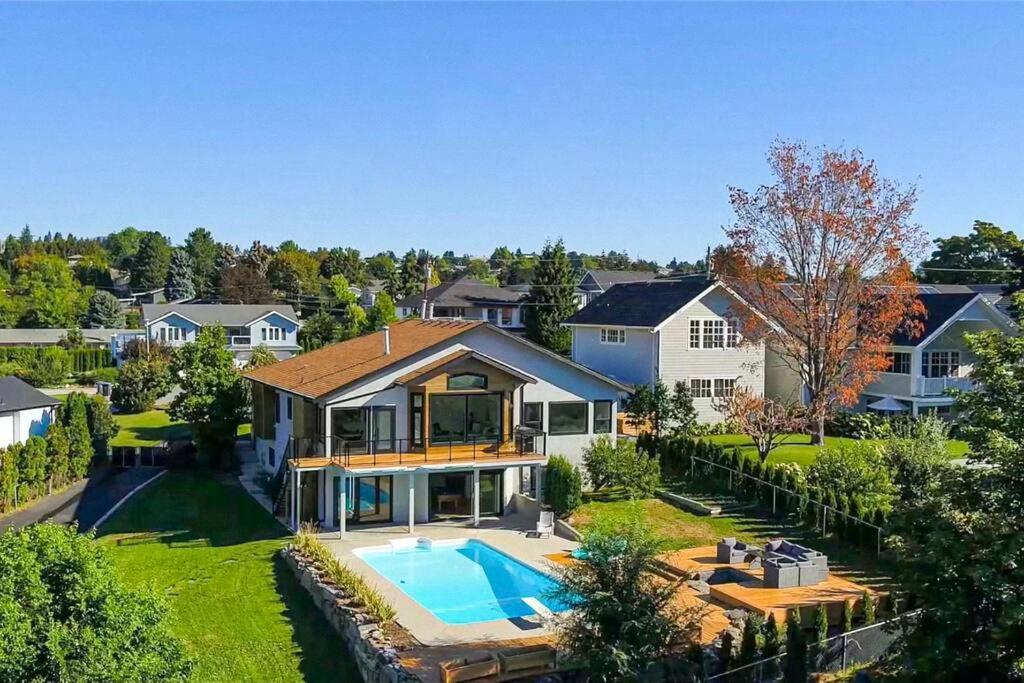 Luxurious 5 Bedroom House With Pool & Sauna Вест-Келовна Екстер'єр фото